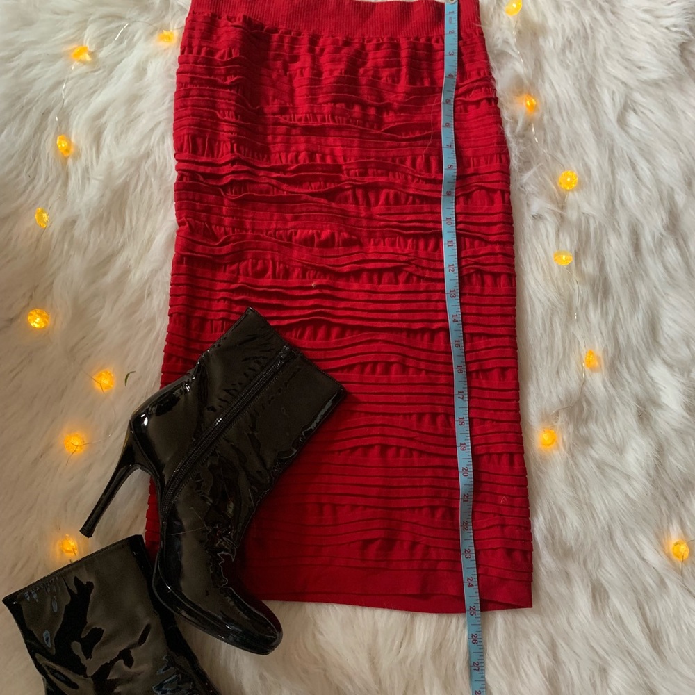 Trendy Pencil Skirt with Detail